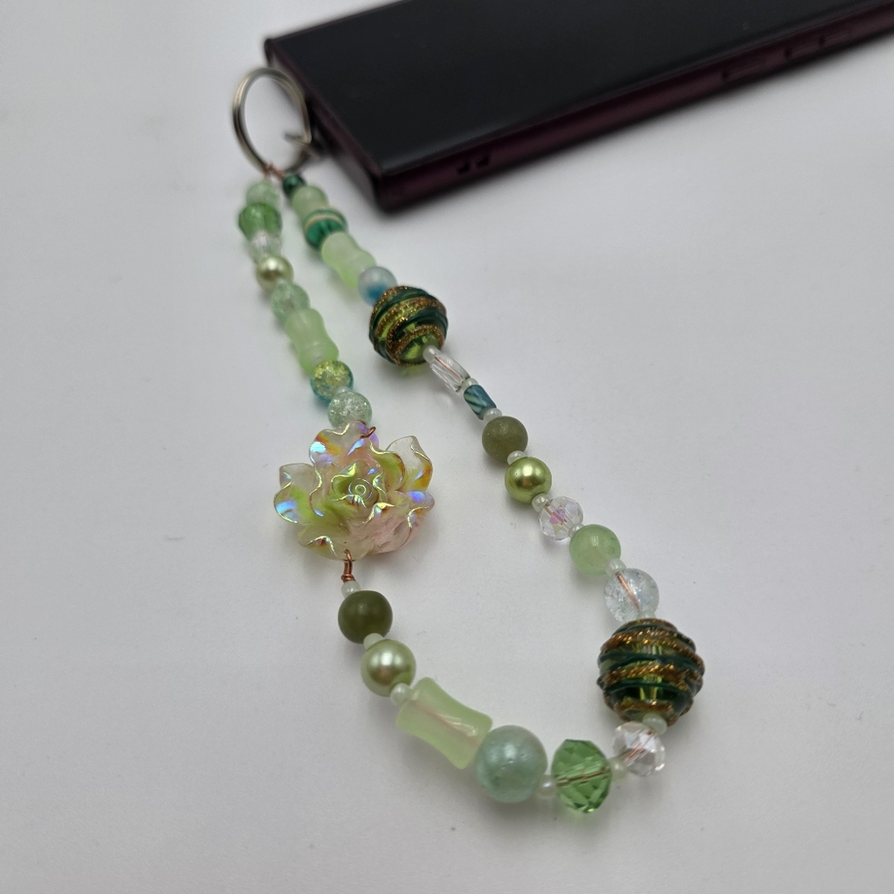 Handmade Green Beaded Phone Charm – Cute Wrist Strap Accessory - Picture 3 of 4